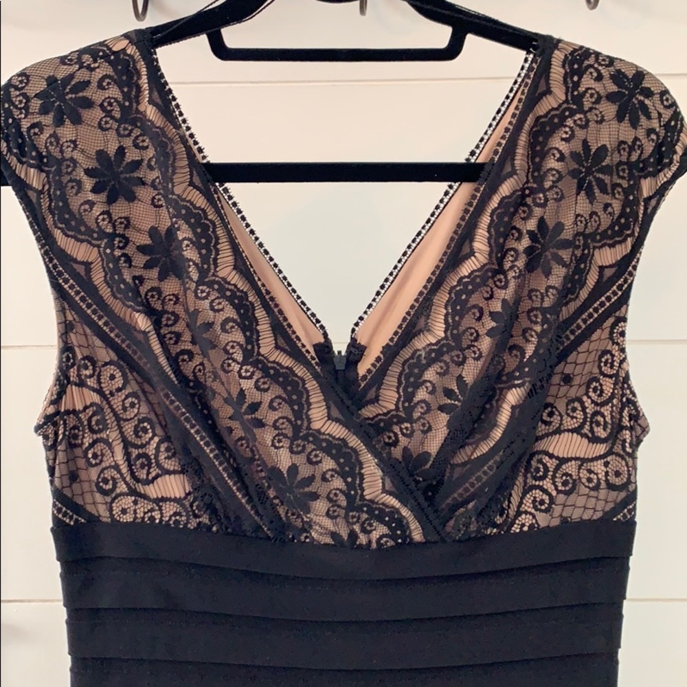 Adrianna Papell
Women's Black Lace Banded Dress